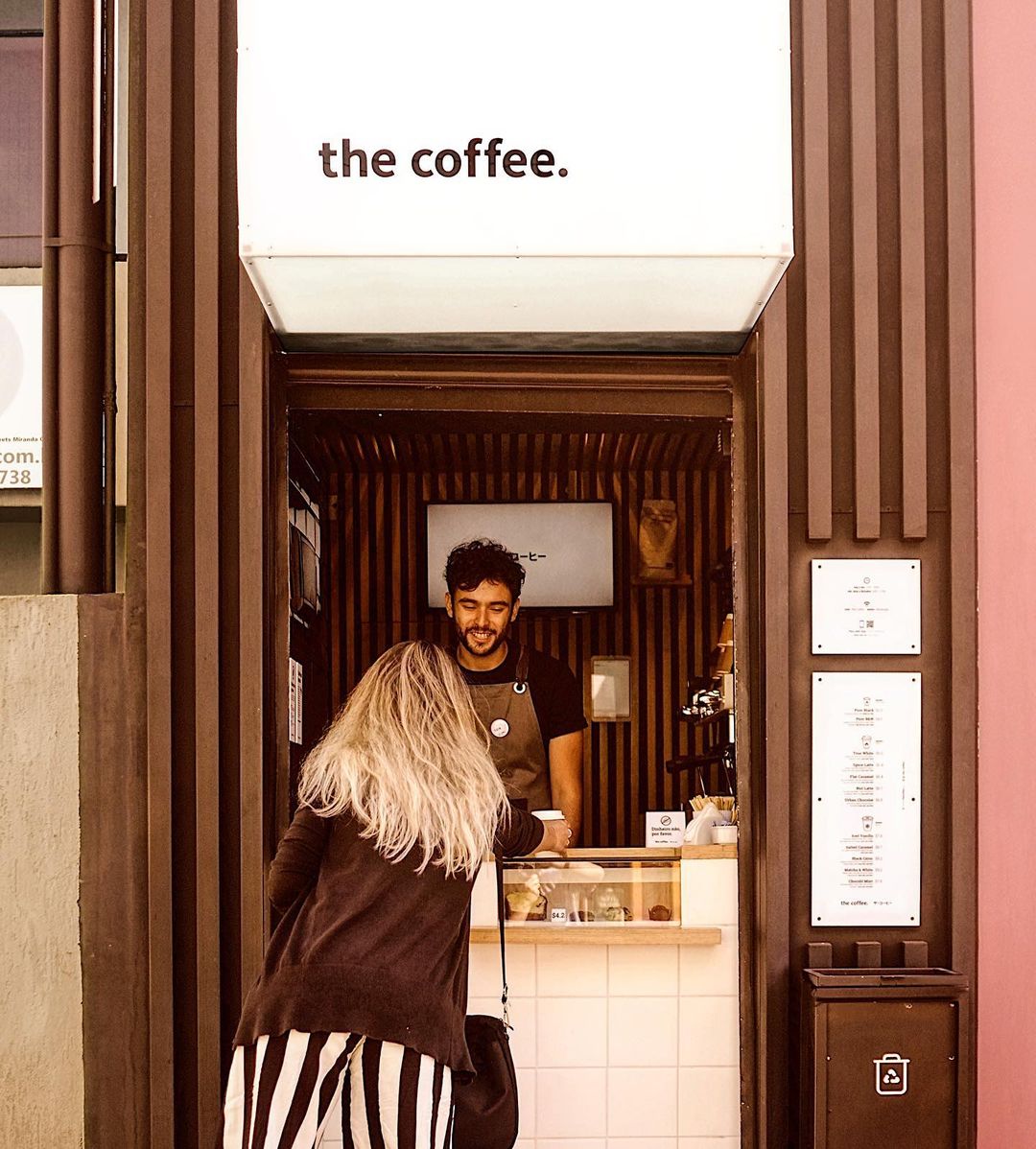 A foodtech Yhe Coffee tem conceito minimalista e tecnológico. Foto: Reprodução/Instagram The Coffee A foodtech Yhe Coffee tem conceito minimalista e tecnológico. Foto: Reprodução/Instagram The Coffee