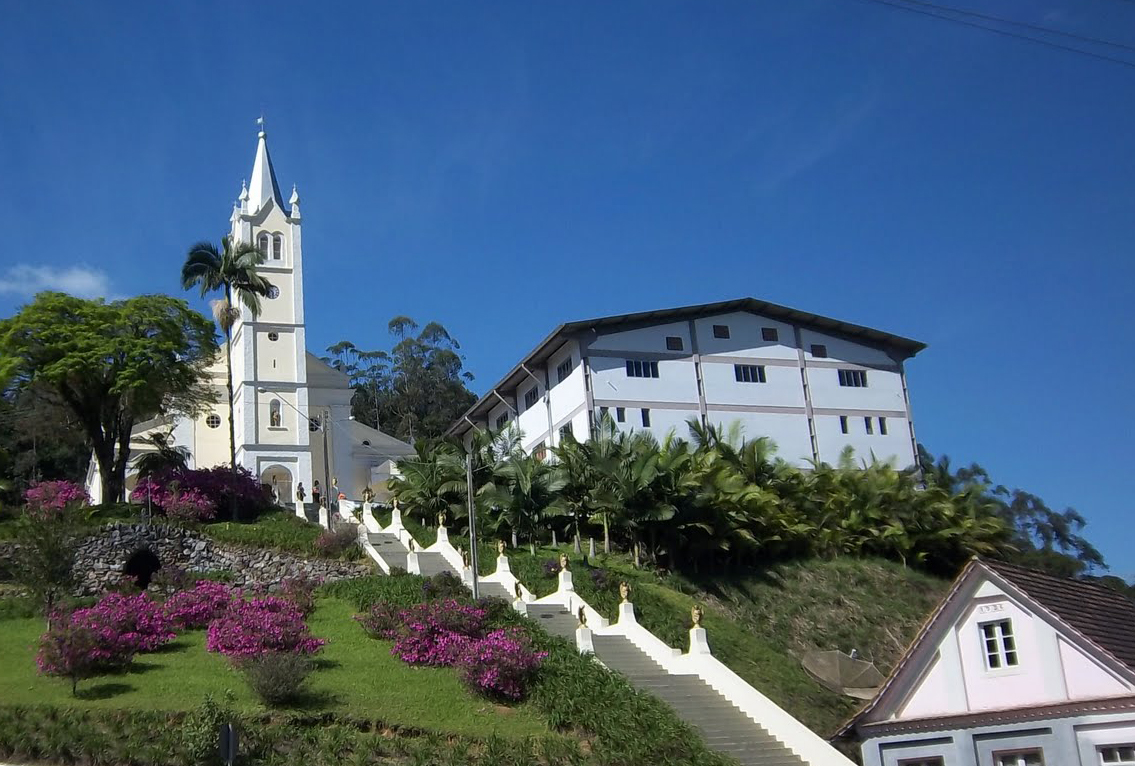 Liberdade religiosa: autoridades sanitárias interrompem missa em Santa Catarina