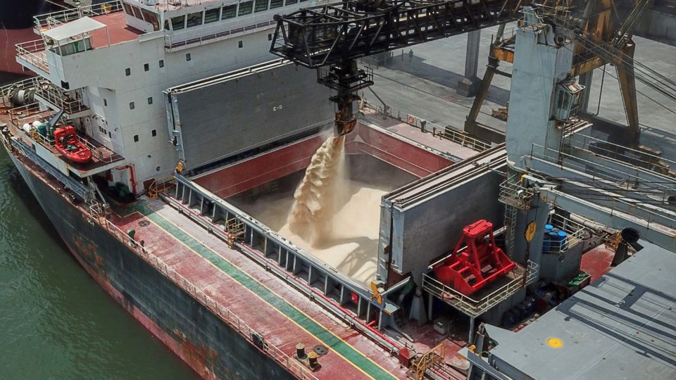 Soja e Paranaguá batem recordes de exportação e importação Portos do Paraná movimentam 53,3 milhões de toneladas de janeiro a novembro de 2020