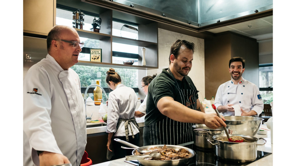 Os chefs Ricardo Filizola e Ivan Kaehler desenvolveram um cardápio enxuto, assertivo e saboroso para reuniões mais intimistas.