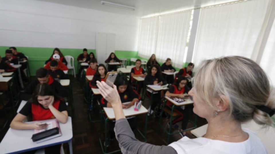 Secretaria de Educação adia prova para contratação de professores para dia 20 PSS vai contratar professores para a rede estadual de ensino.