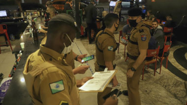 Fiscalização encontrou vários estabelecimentos descumprindo medidas contra a pandemia.