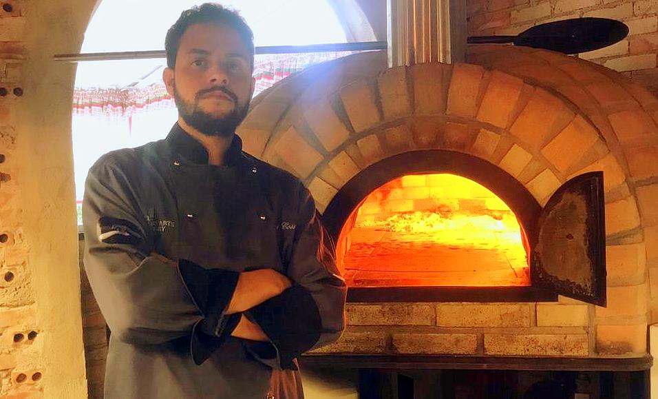 O jovem Vinícius Cossia é o sócio responsável pela nova casa. De formação gastronômica, será também o chef executivo do Italy Caffé Juvevê. O jovem Vinícius Cossia é o sócio responsável pela nova casa. De formação gastronômica, será também o chef executivo do Italy Caffé Juvevê.