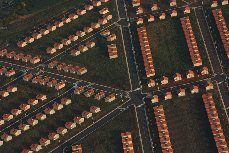 15 milhões de moradias têm inadequações no Brasil Desafio do Brasil é construir mais 1,2 milhão de moradias populares nos próximos dez anos