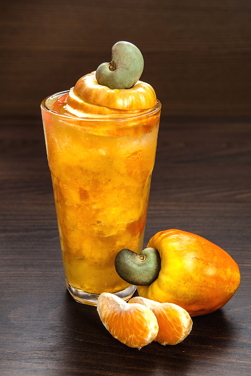 Cajurica: bebida feita com caju, tangerina, vodka e gelo. | Patrícia Ecave Cajurica: bebida feita com caju, tangerina, vodka e gelo. | Patrícia Ecave