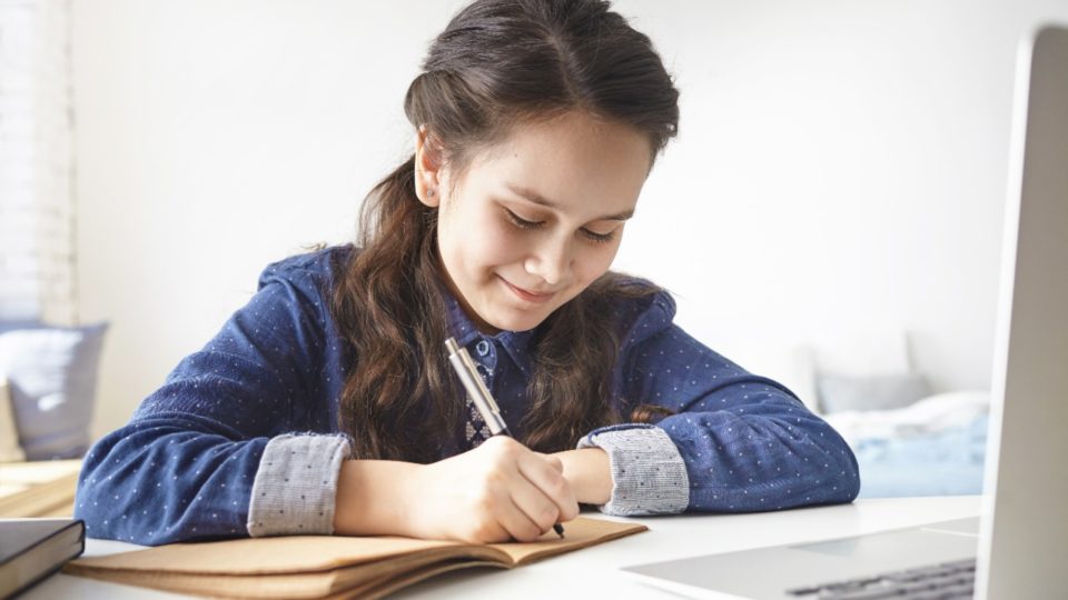 Educação em ano de pandemia: Aprendizagem para alunos e escolas Educação em ano de pandemia: Aprendizagem para alunos e escolas