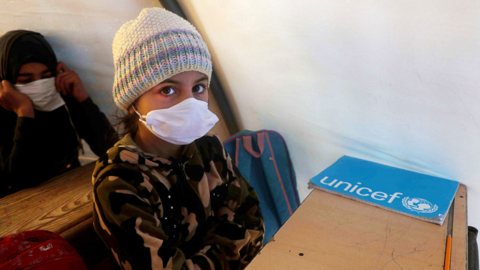 Estudo com 191 países mostra que manter escolas fechadas durante a pandemia é um erro Estudo com 191 países conclui que não há relação entre abertura de escolas e contaminações