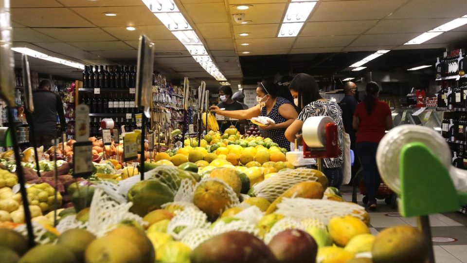 Inflação em 2020 foi muito pressionada pela alta nos preços de alimentos. Em 2021, tendência é de espalhamento