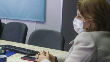 Secretária da Saúde de Curitiba, Márcia Huçulak, voltou a cobrar atenção da população contra o coronavírus.