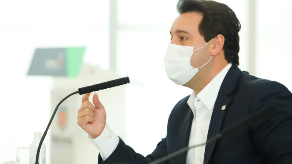 Paraná tem 8,9 milhões de seringas, diz Ratinho Jr.
