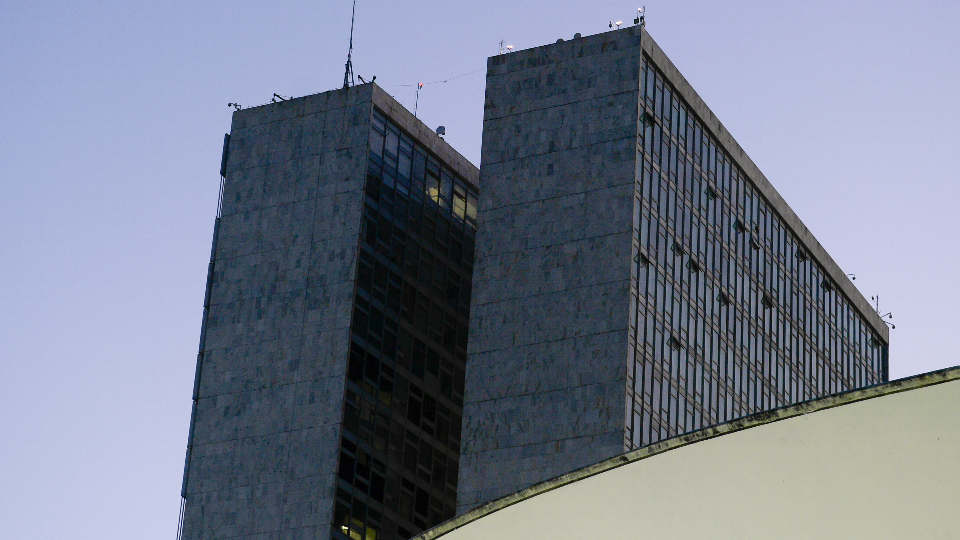 Em meio a discussão sobre precatórios, Congresso vota programas que elevam gastos públicos Em meio a discussão sobre precatórios, Congresso vota programas que elevam gastos públicos