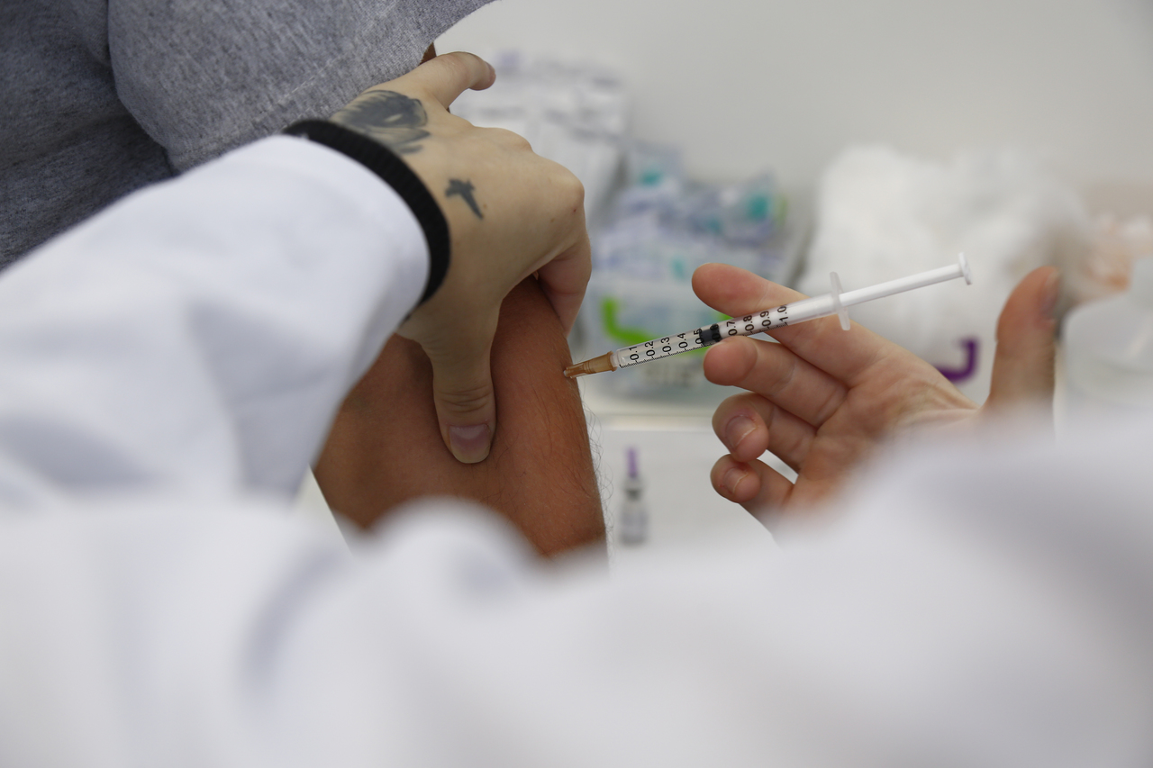 Entidades querem que Paraná busque alternativas ao Plano Nacional de Imunização do governo federal.