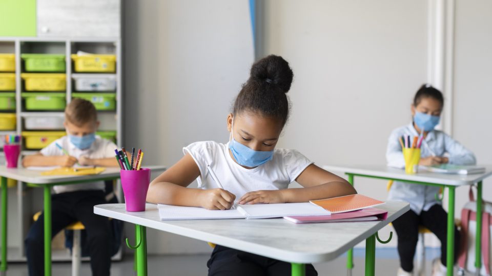 O mundo BANI e a Educação Híbrida: Realidades que desafiam e impulsionam O mundo BANI e a Educação Híbrida: Realidades que desafiam e impulsionam