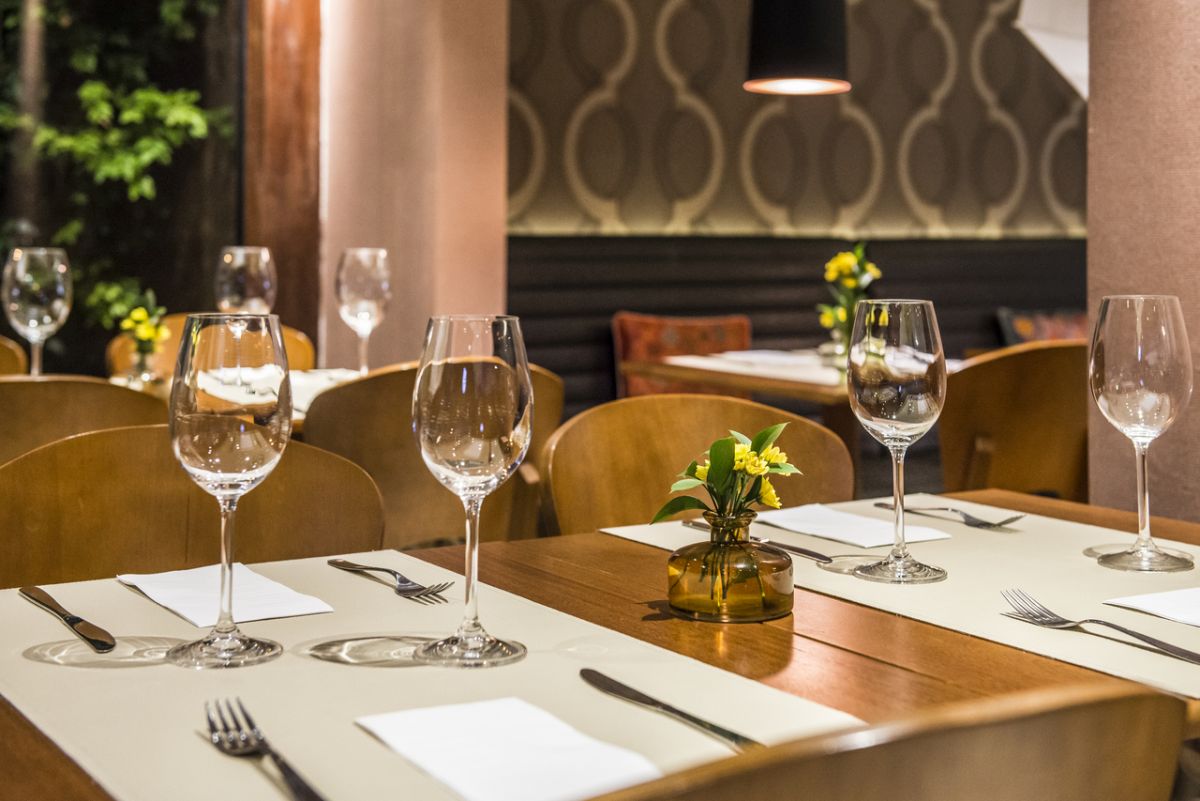 Restaurantes de Curitiba podem abrir as portas excepcionalmente apenas neste domingo (20).