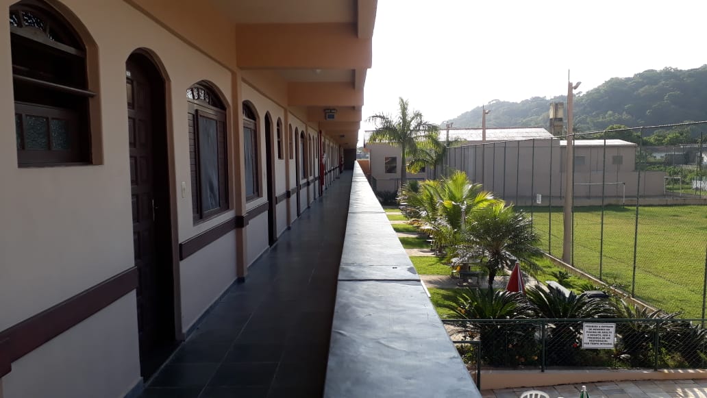 Sindicato paulista contrário à volta às aulas presenciais reabre clube de férias