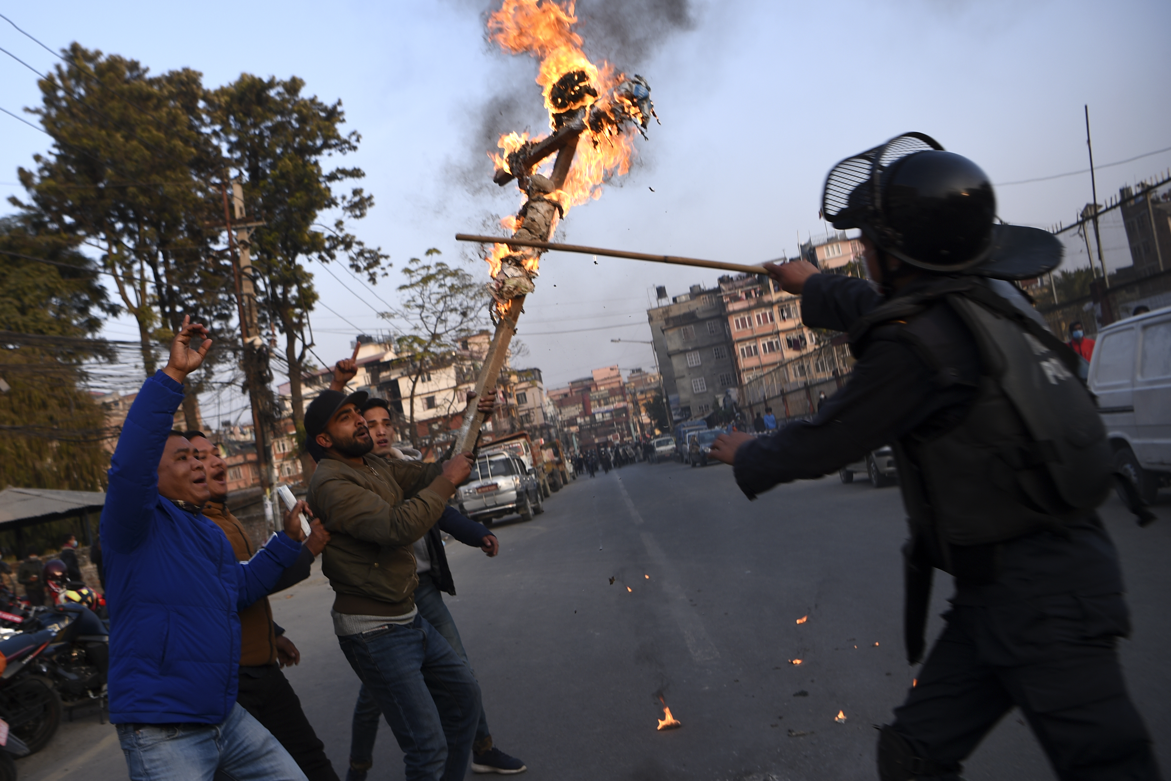 Em meio a conflitos internos no Partido Comunista do Nepal, presidente dissolve Parlamento