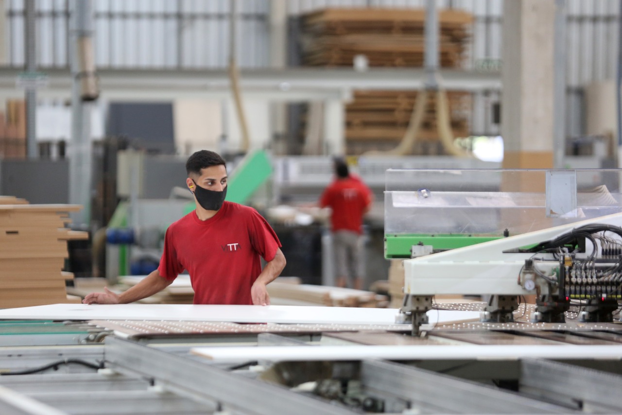 Segundo a FGV, 48% das empresas registraram queda nos lucros em 2021, em comparação com o registrado mesmo período do ano passado.