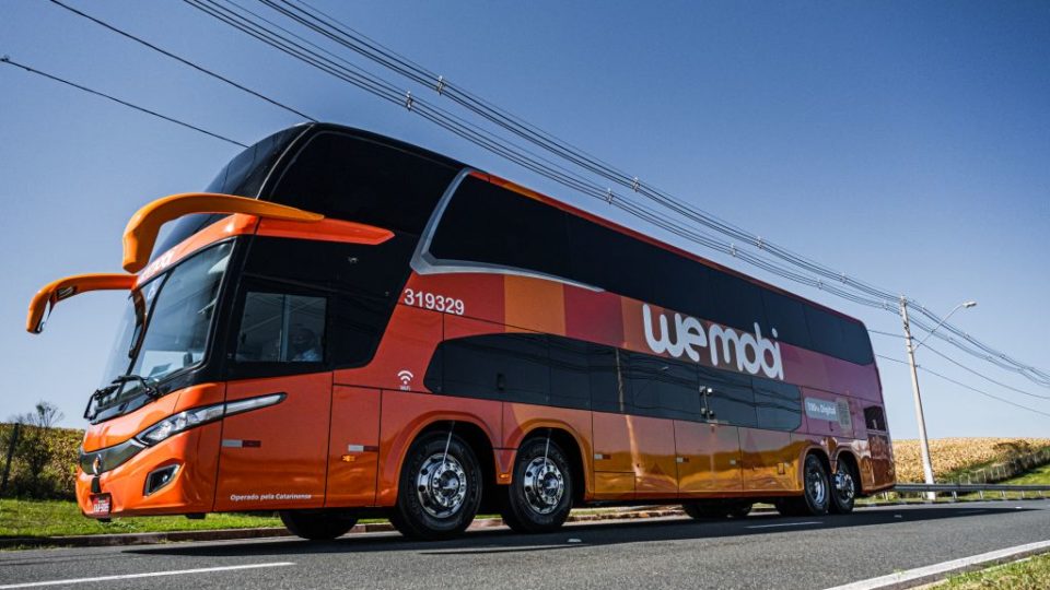 Plataforma digital lança viagem de ônibus Curitiba-SP à véspera do ano novo Plataforma wemobi terá até quatro linhas diárias de Curitiba a São Paulo.