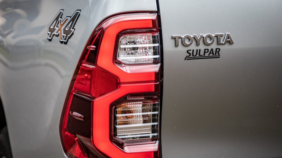 Nova Hilux traz lanternas com iluminação em led 