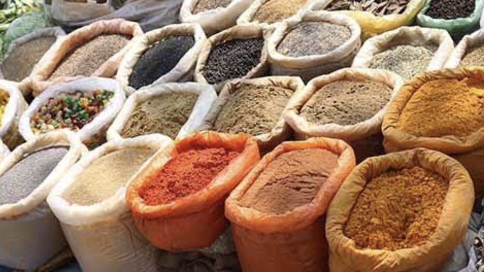 Brasil quer avançar nos estudos sobre a ionização de alimentos Muitos tipos de temperos e especiarias passam por ionização, o que aumenta a durabilidade do produto