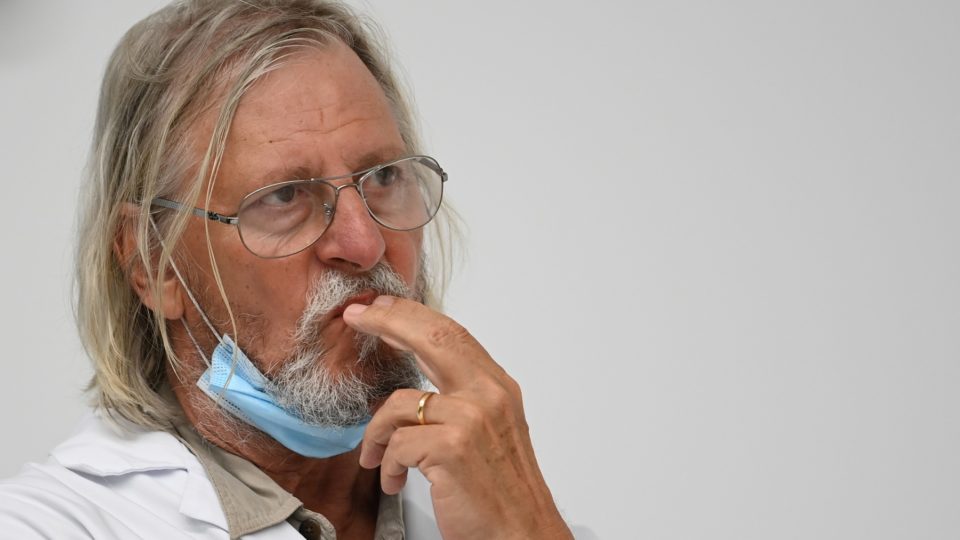 Defensor da cloroquina para tratamento da Covid é alvo de queixa do Conselho de Medicina da França Didier Raoult