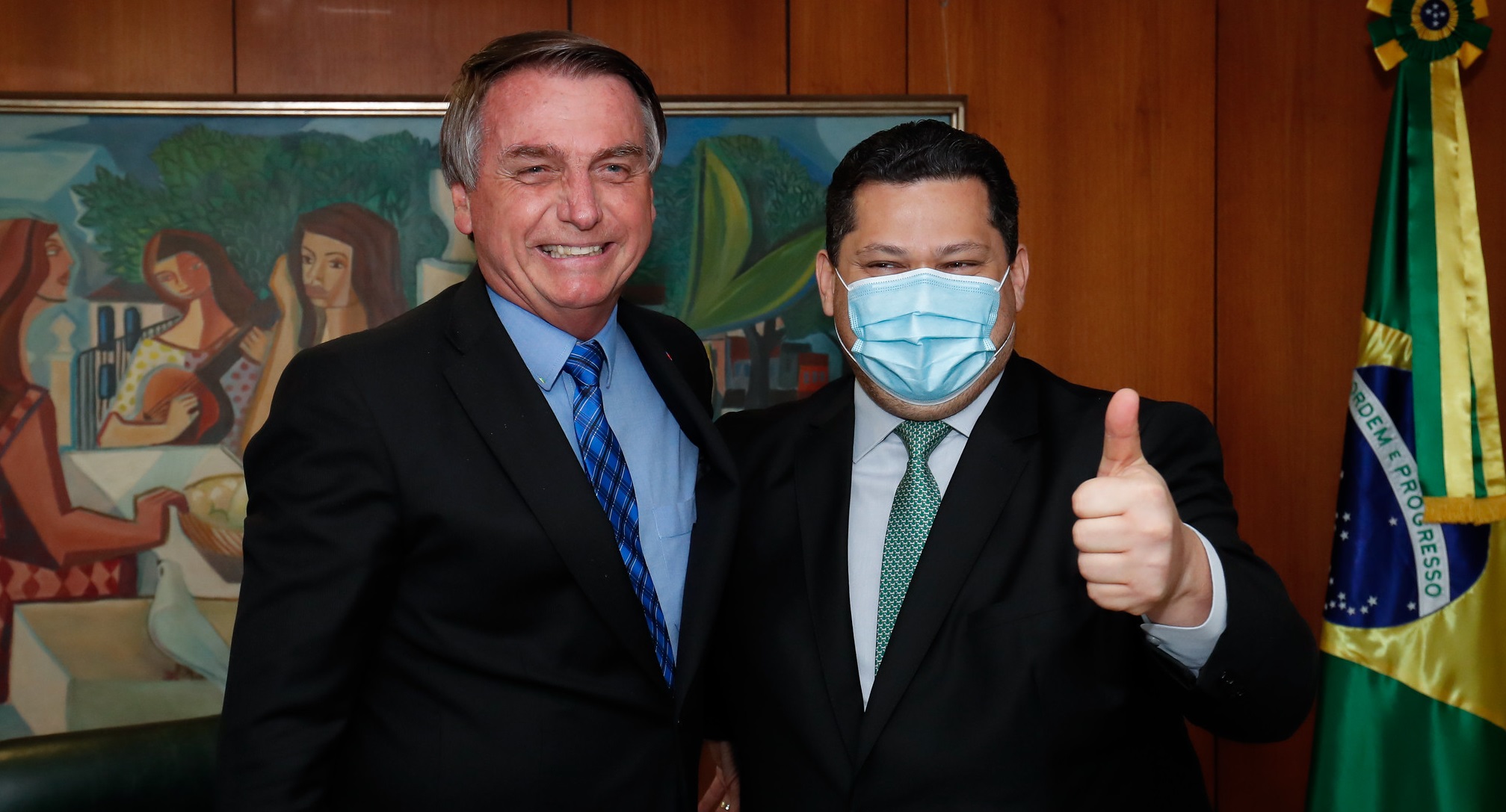 Bolsoanro e Davi Alcolumbre: presidente do Senado faz lobby por ministro do Norte do país no STF na vaga a ser aberta em 2021.