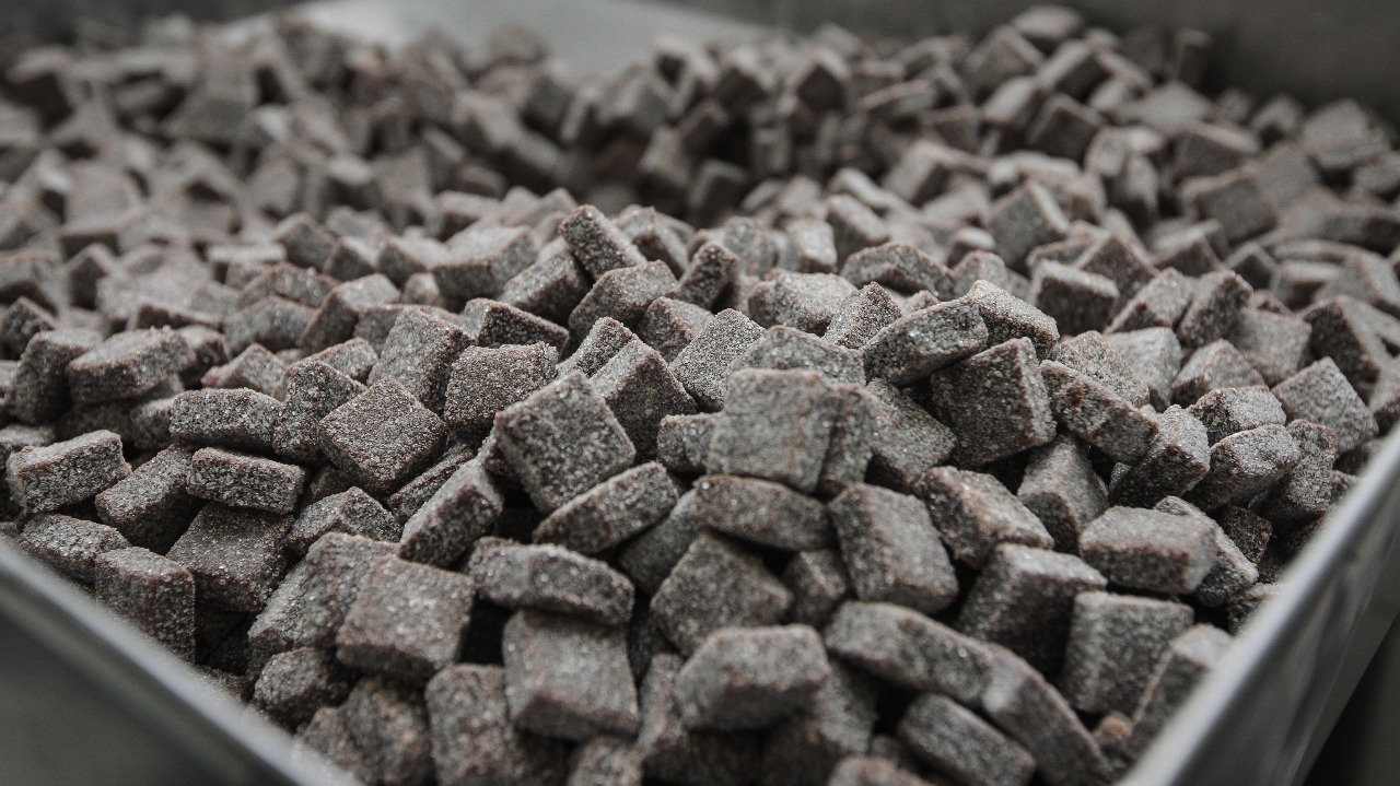 O Paraná é o terceiro estado brasileiro com o maior número de produtos certificados ou em processo de certificação de Indicação Geográfica. A bala de banana de Antonina é um deles.