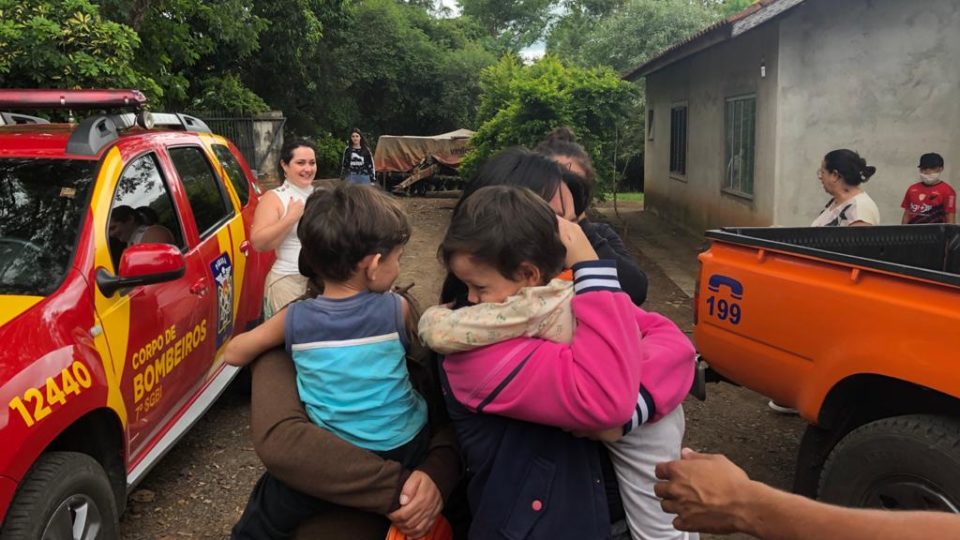 Crianças desaparecidas em Joaquim Távora reencontram a família