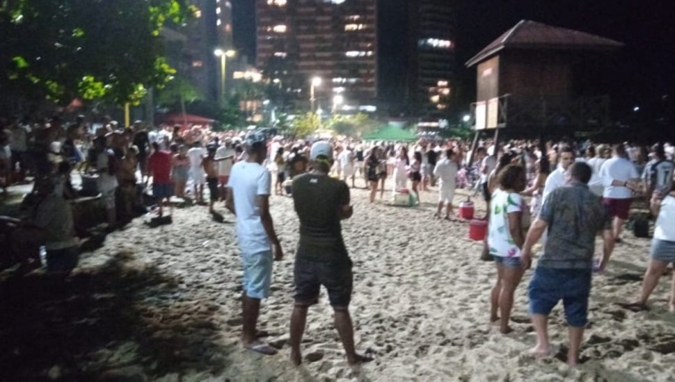 Aglomeração no réveillon de Caiobá em plena pandemia de coronavírus.