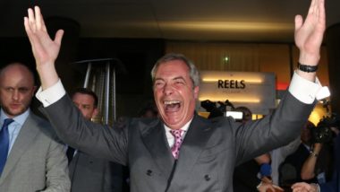 Nigel Farage afirma que sua próxima campanha será contra a China Foto tirada em 24 de junho de 2016: Nigel Farage festeja o resultado do referendo que retiraria o Reino Unido da União Europeia.