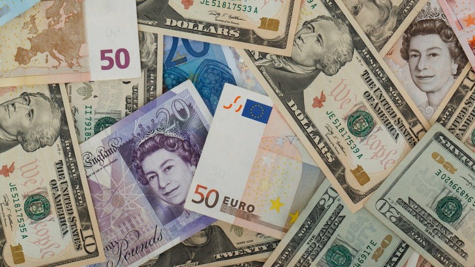 O liberalismo entre esquerda e direita O liberalismo entre esquerda e direita