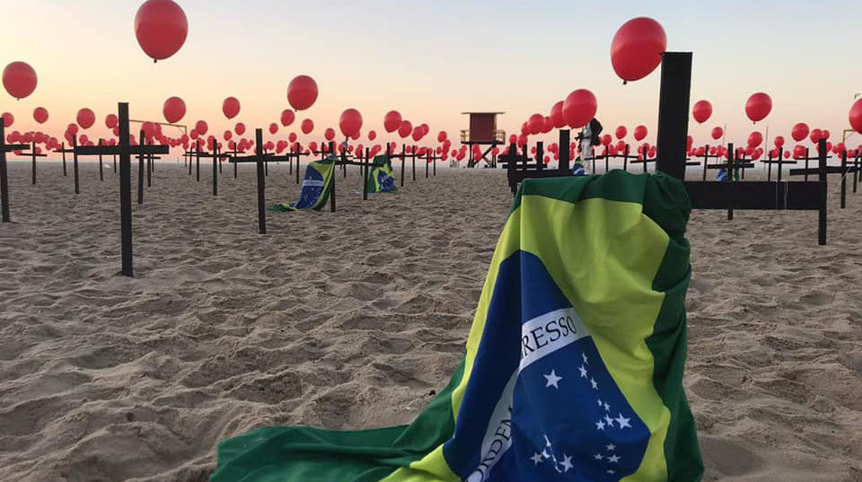 Como a paranoia da Covid-19 apaga biografias e as reduz a ideologias Mortos por Covid-19 que defendiam o uso da cloroquina, criticavam lockdowns ou apoiavam Bolsonaro morrem uma segunda vez, vítimas de obituários perversos.