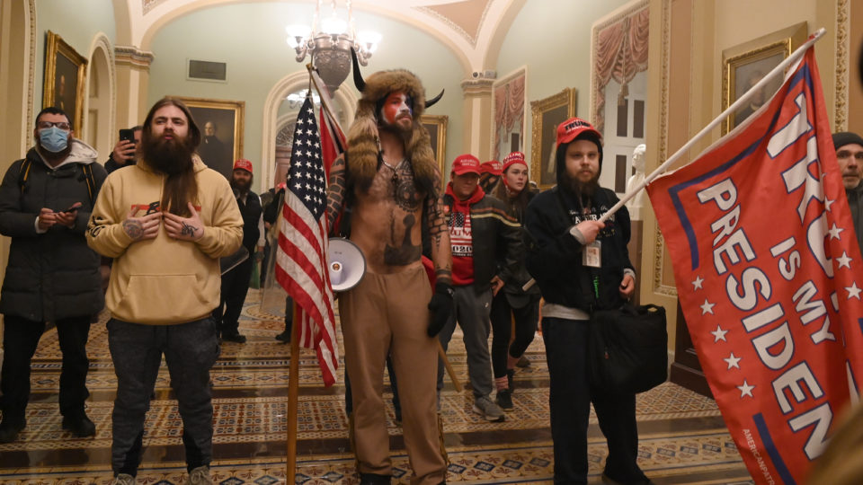 Manifestantes pró-Trump invadiram o Congresso dos Estados Unidos