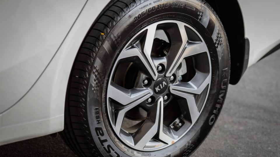 Rodas aro 16 no novo Kia Cerato