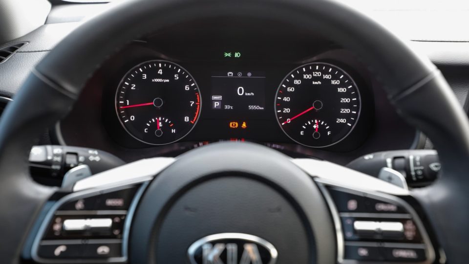 Quadro de instrumentos do Kia Cerato