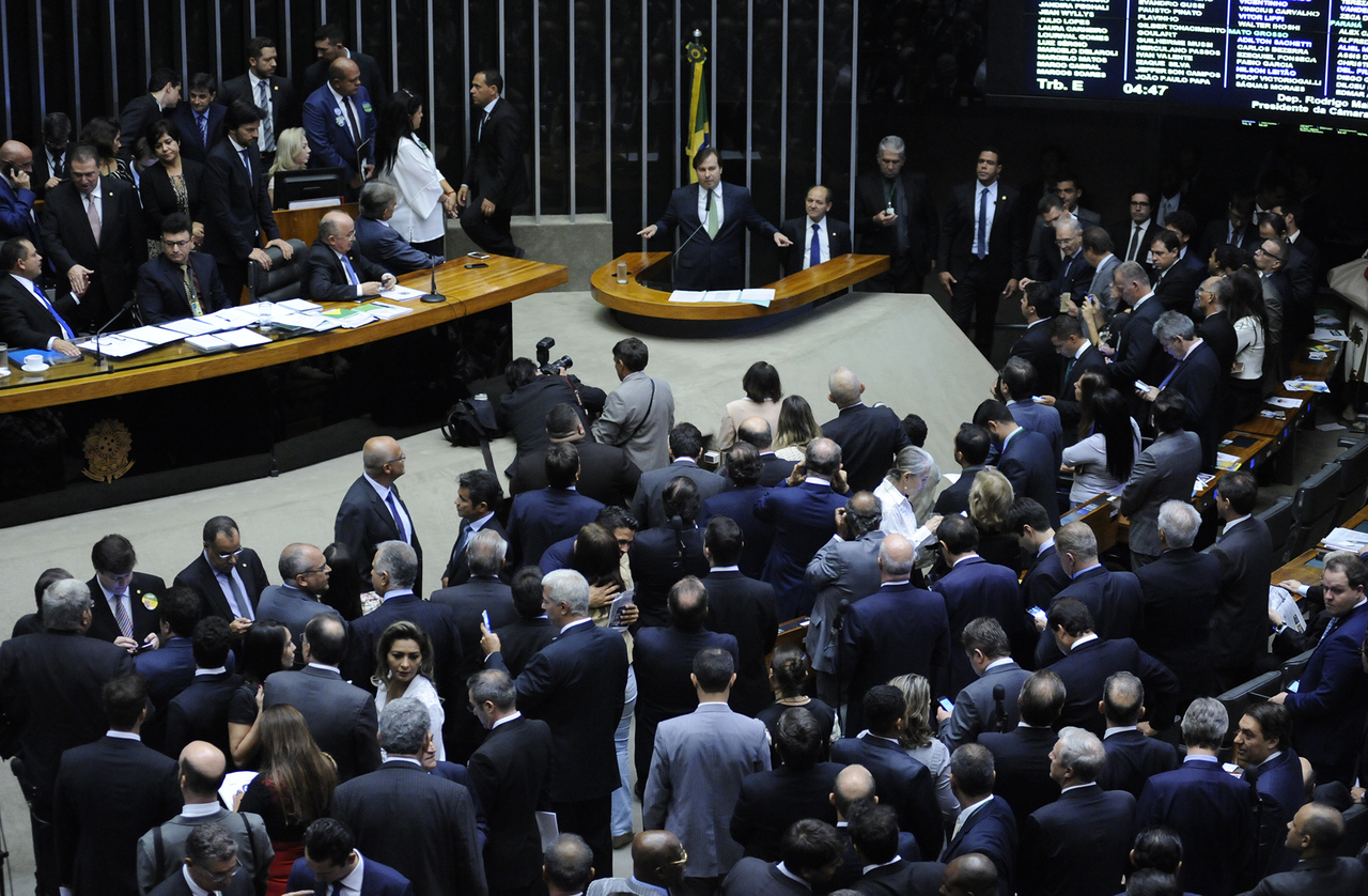 Plenário da Câmara lotado durante a sessão que elegeu Rodrigo Maia para a presidência da Casa: evitar aglomeração é justificativa de quem defende o voto eletrônico.