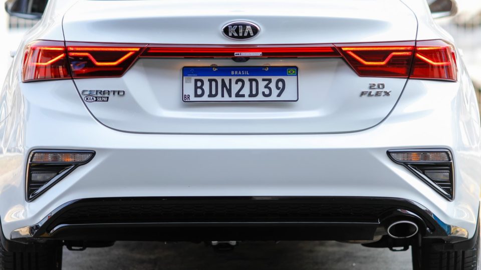 Kia Cerato visto de traseira