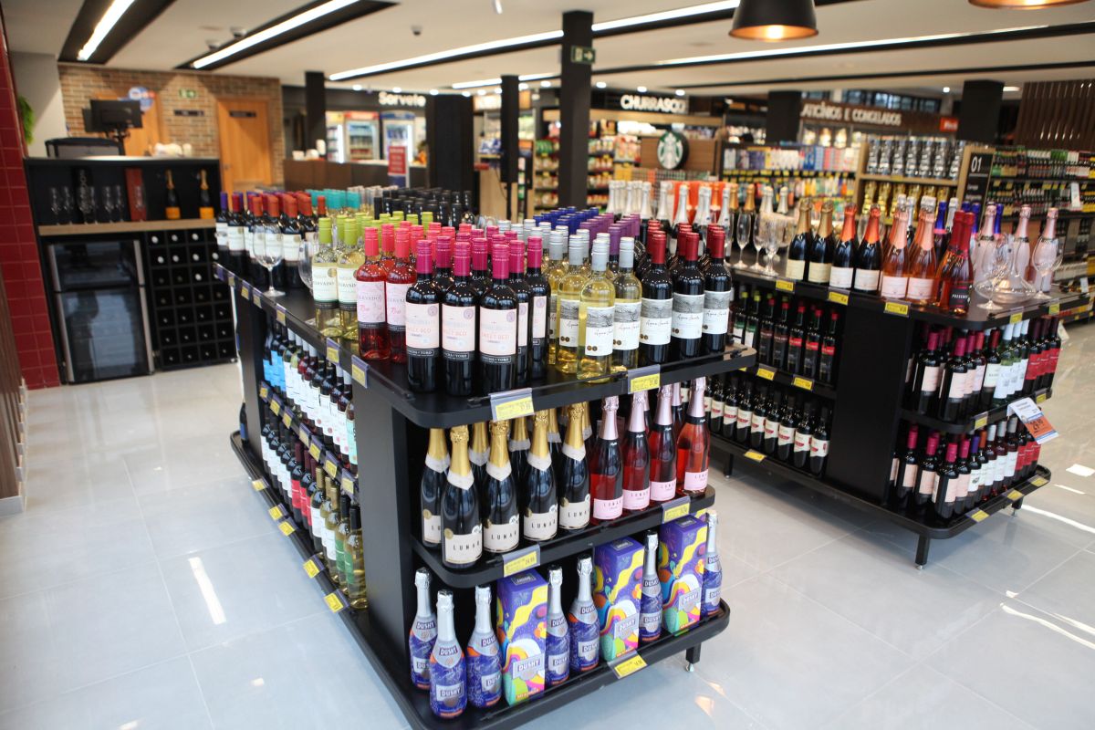 As lojas de conveniência dos postos de combustíveis aos poucos estão cada vez mais parecidas com supermercados, como esta da rede Condor em Curitiba.