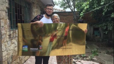 Sortudo que levou R$ 1 milhão do Nota Paraná é encontrado para receber prêmio Rafael, com a avó Maria Aparecida, pretende investir o prêmio do Nota Paraná na faculdade de medicina veterinária.