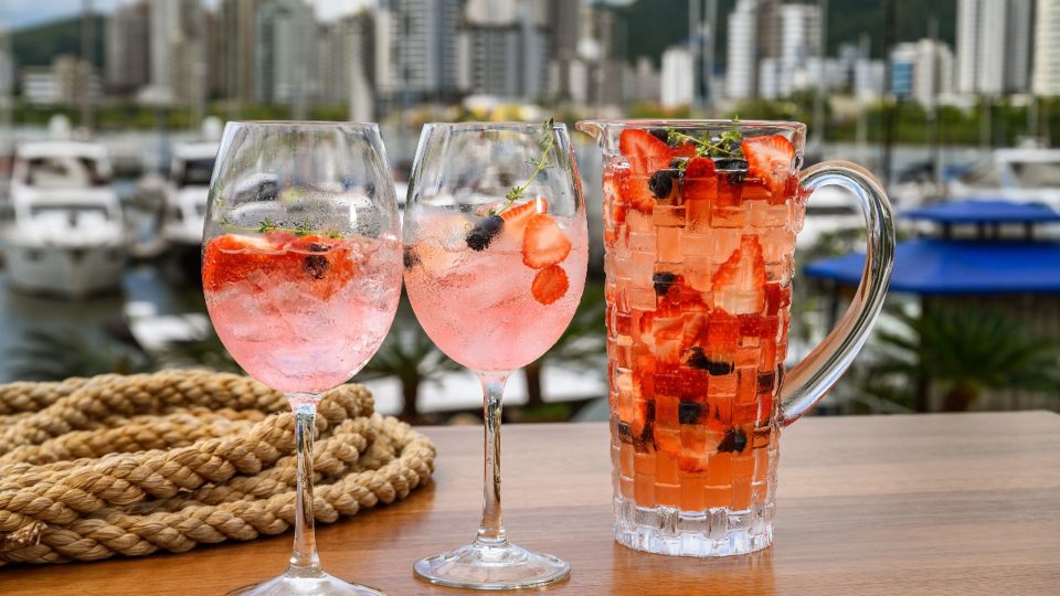 O bar do Amare tem farta seleção de drinks autorais.