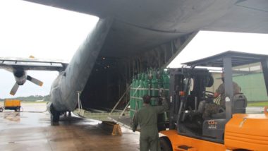 Com autorização de Maduro, empresa busca oxigênio para hospitais do AM na Venezuela Avião militar C-130, da FAB, com cilindros de oxigênio para tratamento de pacientes de covid-19 em Manaus.