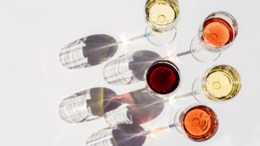 Saúde, com vinho! Confira recomendações de vinhos para o verão Consumo de vinho em moderação tem diversos benefícios à saúde.