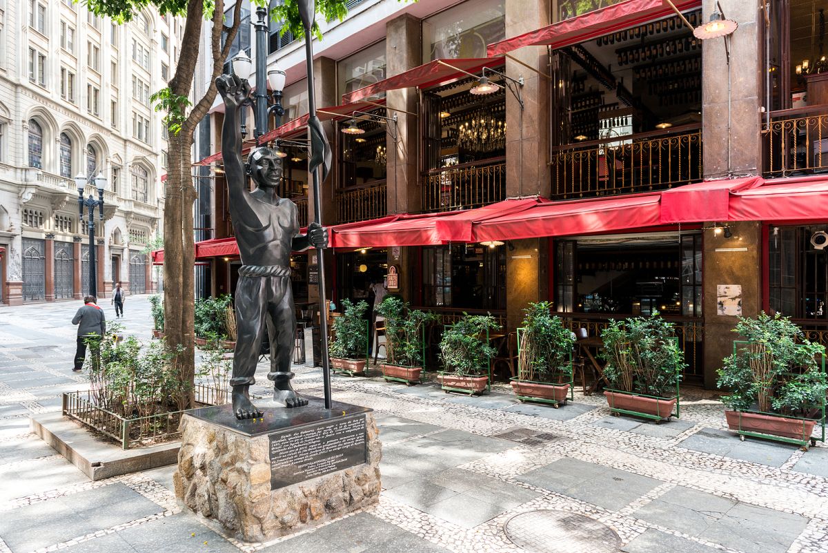 A capital e o litoral seguem em estado de atenção para o contágio da Covid-19, enquanto que o interior passa a ter mais restrições.