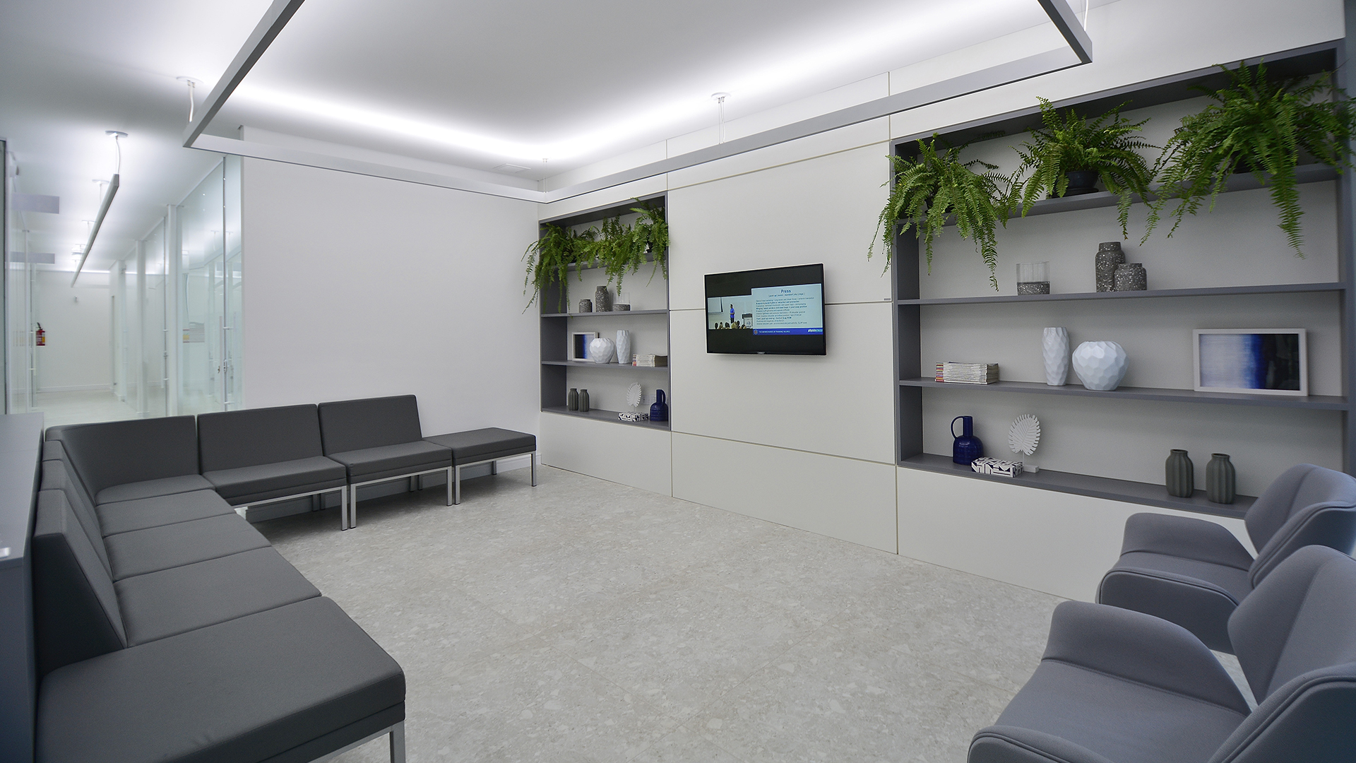 Ambientes corporativos tornam-se mais humanos e confortáveis com móveis adequados, como esses da SCA Curitiba