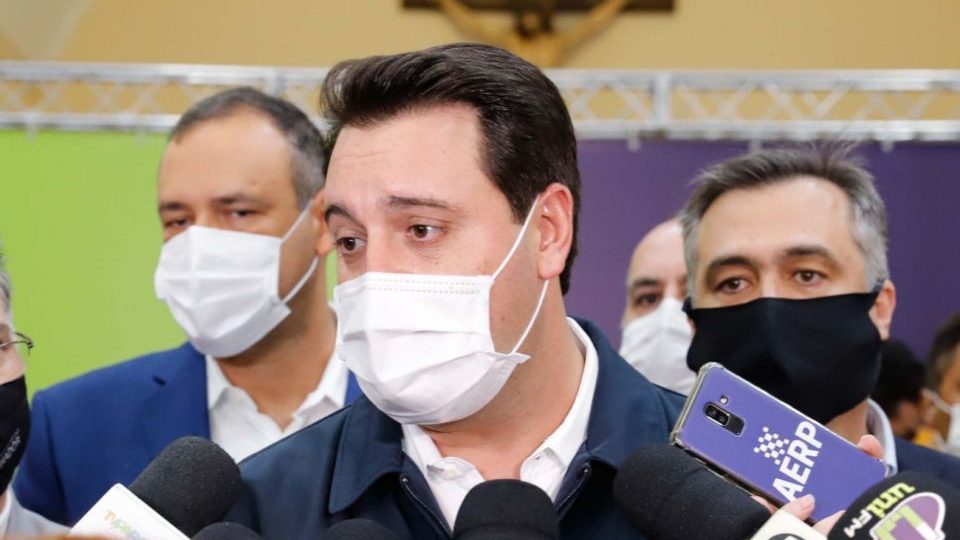 “É difícil cravar data”, diz Ratinho Jr. sobre produção da vacina russa no Paraná Governador do Paraná, Ratinho Jr.