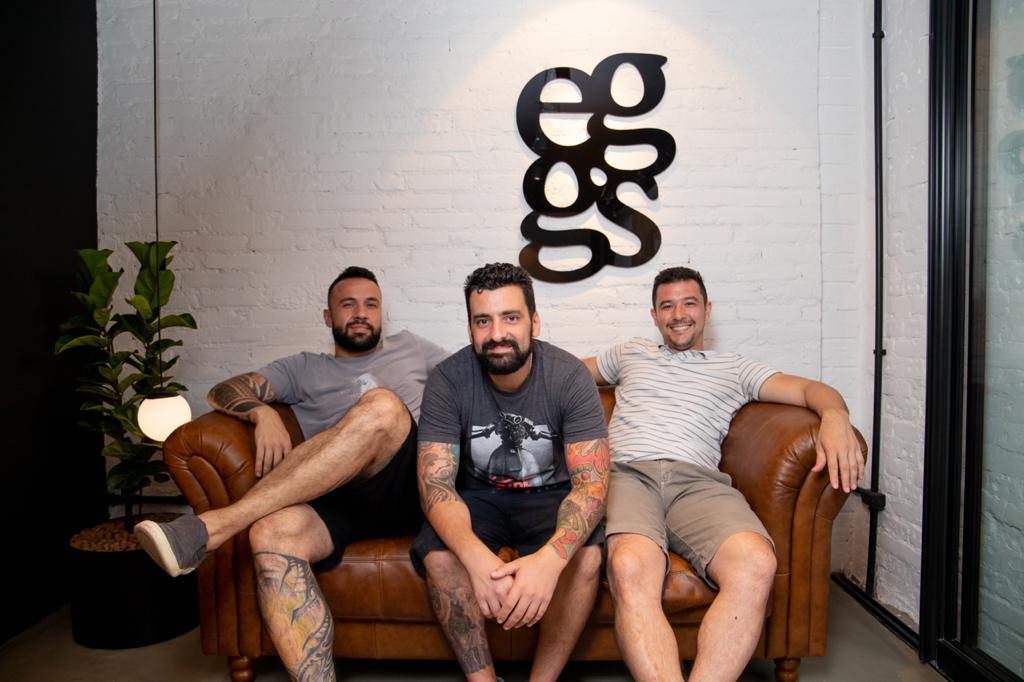 Bruno Santos, Lucas Bernardi e Fábio ToshioShiki estão à frente do Eggs. Foto: Renata Bardeli/Eggs Bruno Santos, Lucas Bernardi e Fábio ToshioShiki estão à frente do Eggs. Foto: Renata Bardeli/Eggs