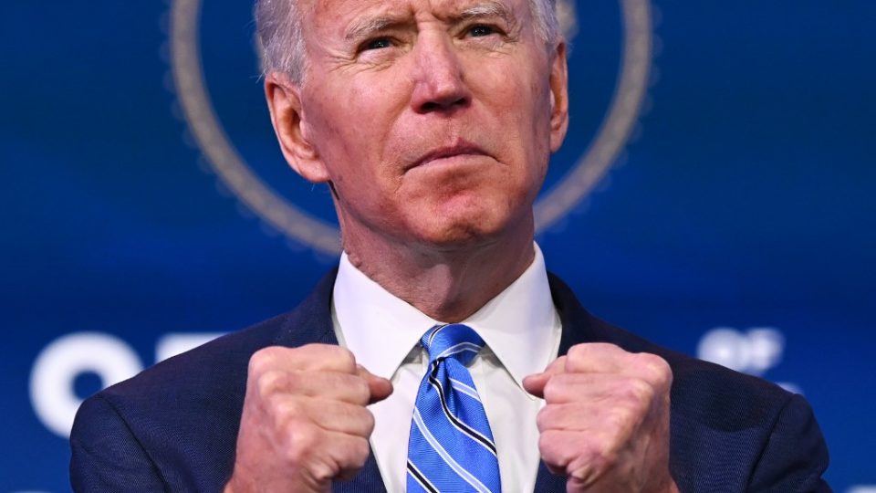 Joe Biden quer salvar a Amazônia. Que tal ele começar pelos amazônidas? O então presidente eleito dos EUA, Joe Biden, discursa em Wilmington, Delaware, 14 de janeiro