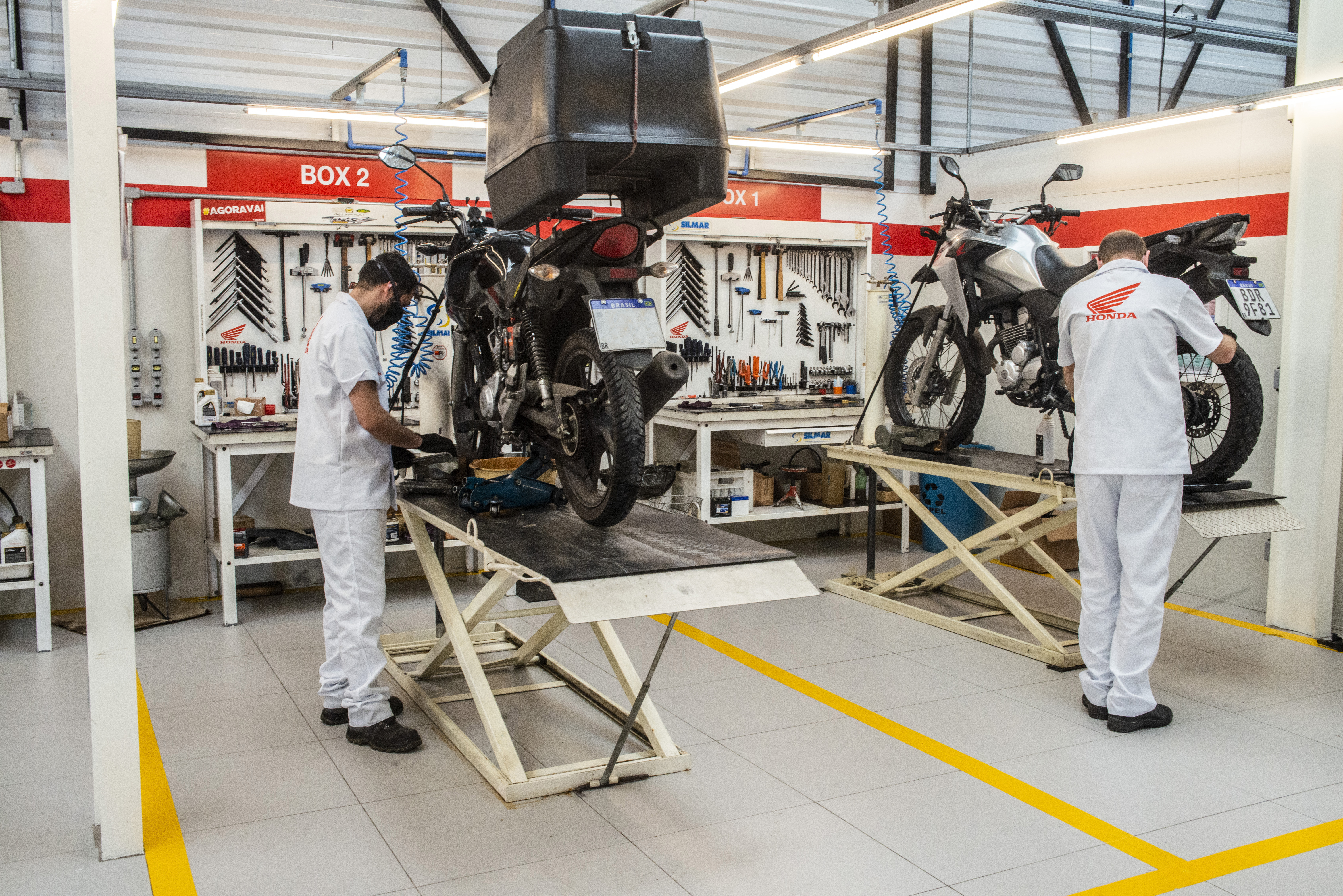 Fazer a manutenção e cuidar da sua moto é fundamental para a sua segurança.