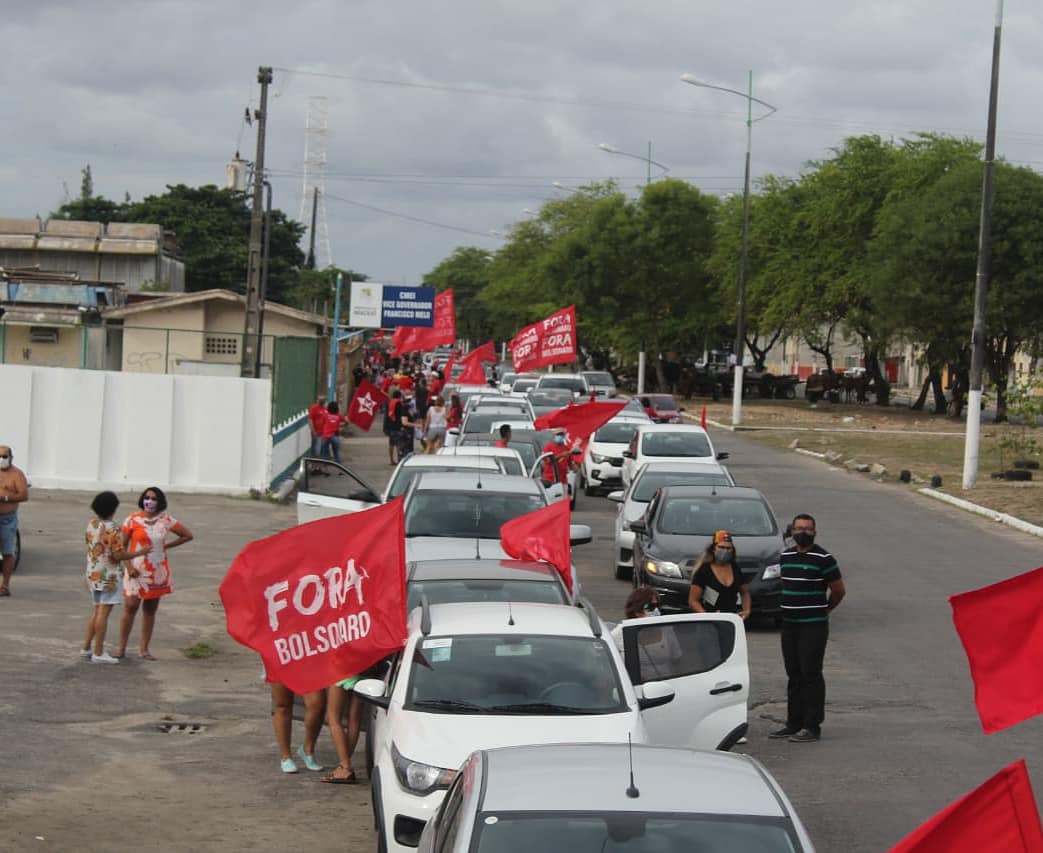 Grupos promovem carreatas em todas as regiões do país pedindo impeachment de Bolsonaro