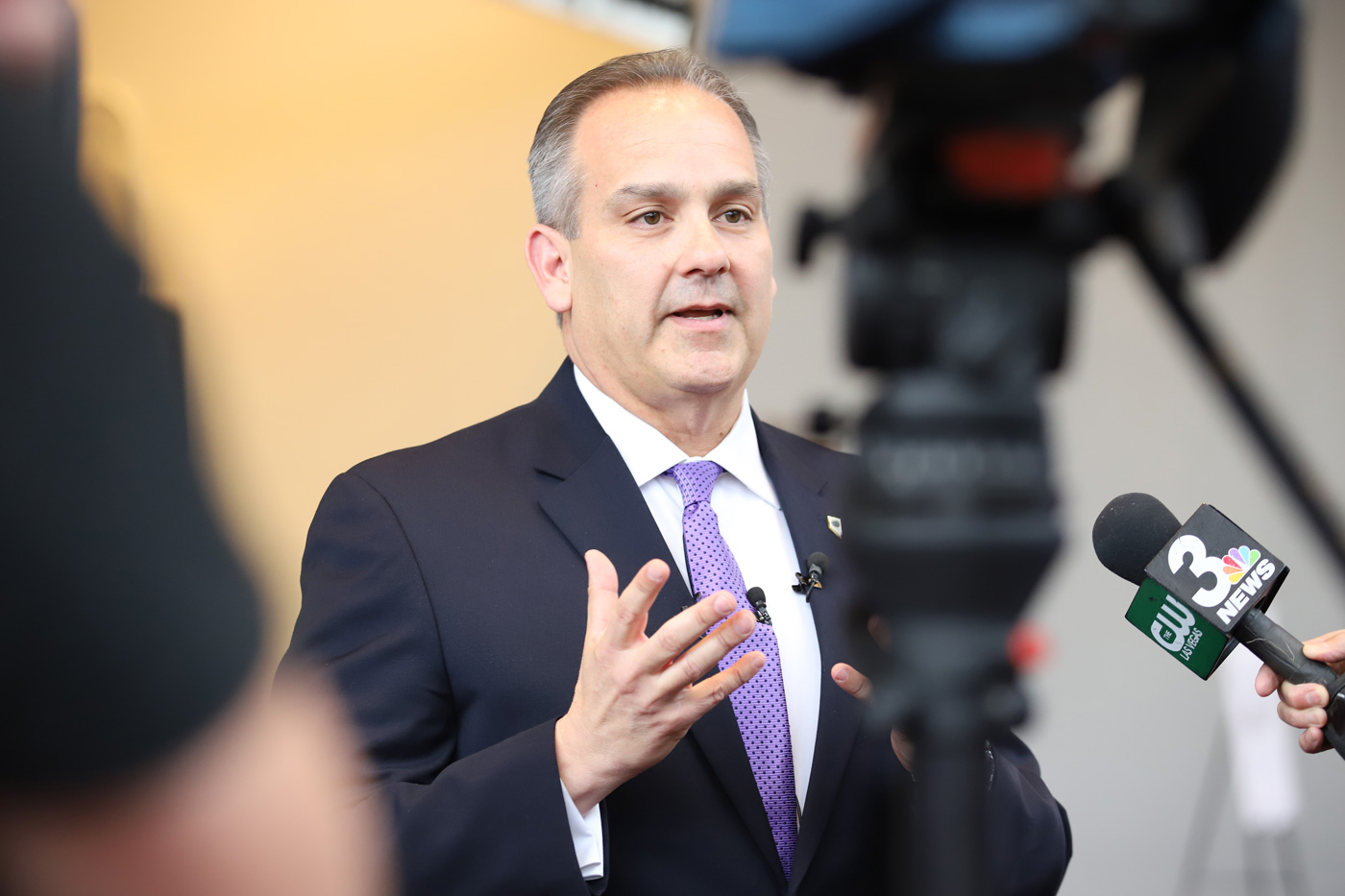 EUA: Emergências de saúde mental em alunos disparam após quase um ano com escolas fechadas